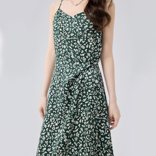 【商场同款】伊芙丽设计感抽褶碎花显瘦吊带连衣裙24秋1F4191351 商品图2