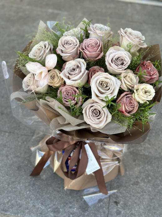 曼塔卡布奇诺玫瑰混搭，插花泥花束 商品图0