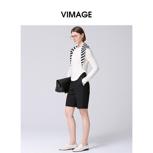 VIMAGE纬漫纪秋季新款圆弧下摆修身上衣V2013615 商品图3