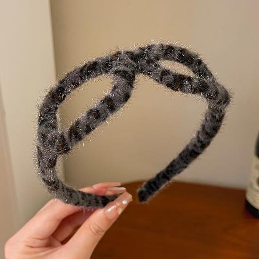 【豹纹眼镜发箍，复古百搭，高级时尚】秋冬豹纹眼镜发箍 复古毛毛高颅顶 百搭发卡高级感 时尚洋气洗脸头箍-QQ 商品图3