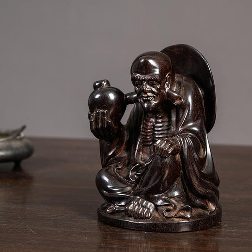 清 紫檀木雕长耳罗汉像 商品图4