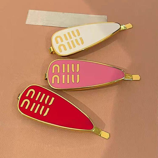 九歌同款！【创新碎发夹设计，轻盈不压头】miu发夹 侧边一字刘海碎发夹子 轻松打造清新发型 精致又可爱-QQ 商品图1