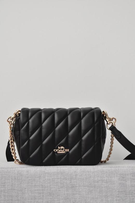 Coach蔻驰的包包设计越发有自己的风格。尤其是今天这款QuinnBag链条包（SS） 商品图2