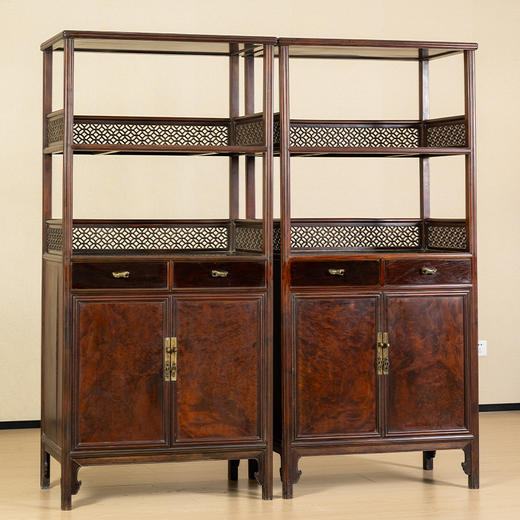 清 红木镶瘿木海棠围栏双层亮格柜（一对） 商品图0
