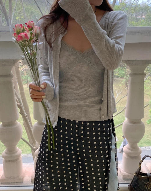 老米优品🎈 恰到好处的春意《蕾丝背心+珍珠扣针织开衫》春日氛围感穿搭~ 莫兰迪色系好温柔！ 商品图7