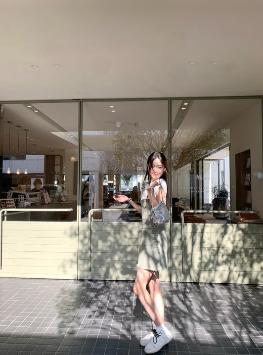 <曾小咸推荐>现货秒杀！卖完不补 ！微信粉丝打折价！！牛仔背带裙 日常199.99/件 立减99 秒杀109.99/件！！ 商品图5
