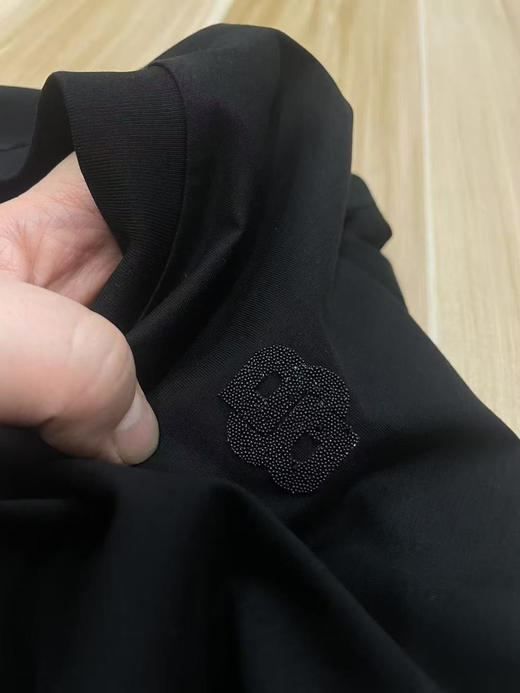 外贸原单正品HUGO BOSS字母烫珠案圆领套头短袖T恤，男款，黑色，S-XXL尺码齐全。全新带吊牌，丝光棉材质，舒适透气。印花设计独特，时尚百搭。 商品图2