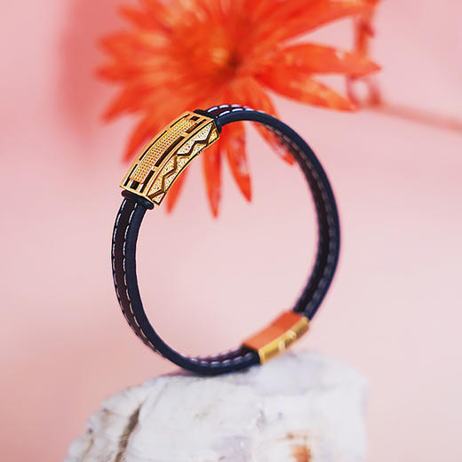 【现货】  足金999 5D工艺 宽面镂空手链男女同款配黑色皮绳【金重约2.75g】  【一物一广州省检标签】 商品图3