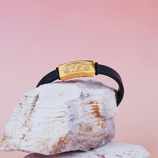 【现货】  足金999 5D工艺 宽面美金标手链男女同款配黑色皮绳【金重2.75-2.84g】  【一物一广州省检标签】 商品图1