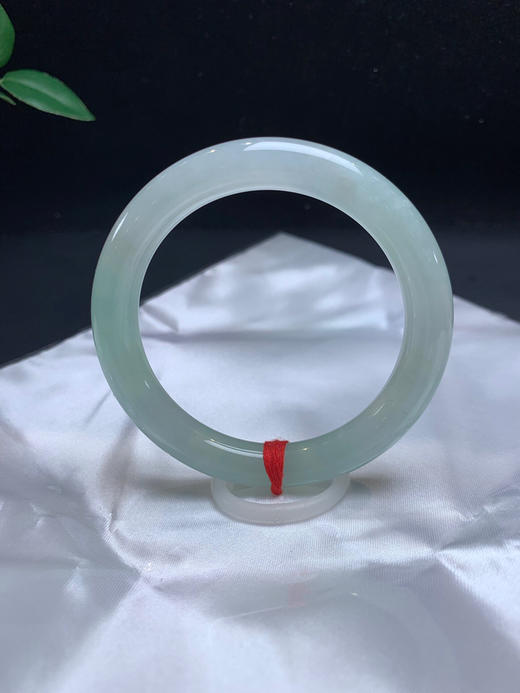 612452，54冰晴底细圆条，冰透秀气，整体带底色，有一截起光了，局部略有些棉感， 不影响 商品图3