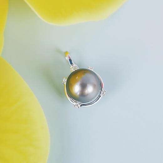 【现货】18K金黑珍珠吊坠经典钻石背镶潮流款【尺寸9.2mm】  【一物一证书】 商品图2