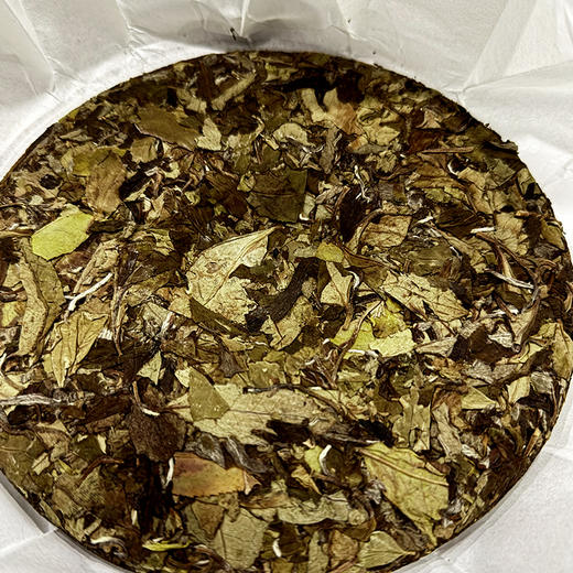 秋冬必备【福鼎白茶】【春水花香】2018年春寿眉大毫茶 ，七年标准化干仓储存；白茶不炒制，柔和更健康，源自正宗福鼎白茶喝的放心！300克/饼 8饼/提 商品图3