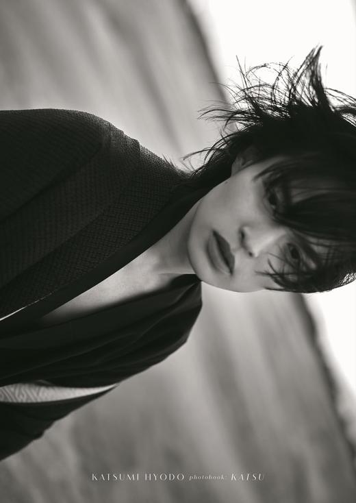 兵頭功海 ファースト写真集 『 かつ 』 通常版 商品图0