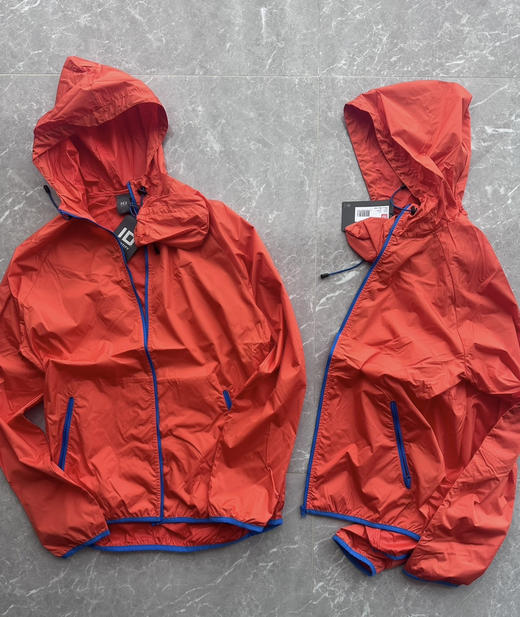 全新正品丹麦ID收纳风壳男女款运动户外防水冲锋衣夹克外套皮肤衣。
尺码XS-3XL 商品图0