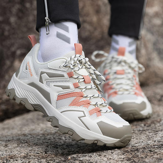 情侣户外运动登山鞋时尚野营徒步鞋男防撞透气爬山鞋子女春秋 商品图0