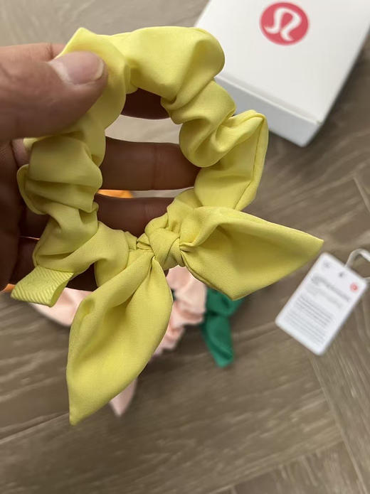 原单正品lululemon女士发圈，一盒四色！lulu连发圈都做的这么好看！提升生活品质的小物件，这款必入！既实用又好看！低调有品。戴上这个发圈心情也会变好 商品图5
