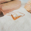 【现货】18K金珍珠项链V形设计款锁骨链【尺寸7.5mm】  【一物一证书】 商品缩略图2