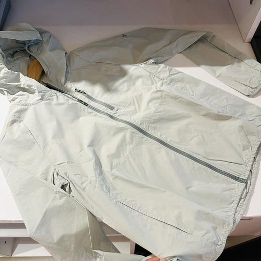 【云粉节】7楼安德玛UA春夏Launch女子轻质跑步运动夹克外套皮肤衣1381881 吊牌价849元 商品图7