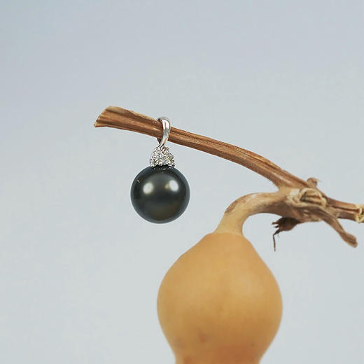 【现货】18K金黑珍珠吊坠斗笠镶嵌经典黑珍珠【尺寸10mm】  【一物一证书】 商品图2