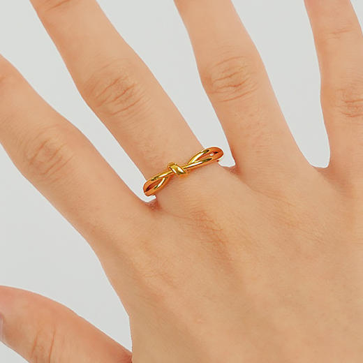 【现货】  足金999 5D工艺 戒指爆款扭结素圈戒指【金重约1.26g圈口17.2mm】  【一物一广州省检标签】 商品图1