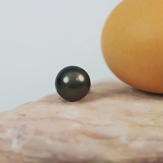 【现货】18K金黑珍珠吊坠斗笠镶嵌经典黑珍珠【尺寸10mm】  【一物一证书】 商品图1