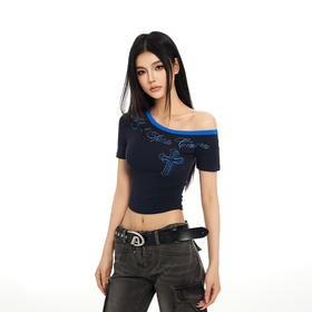 【Achock官方店】潮牌复古十字架印花辣妹T恤美式高街斜肩短袖女