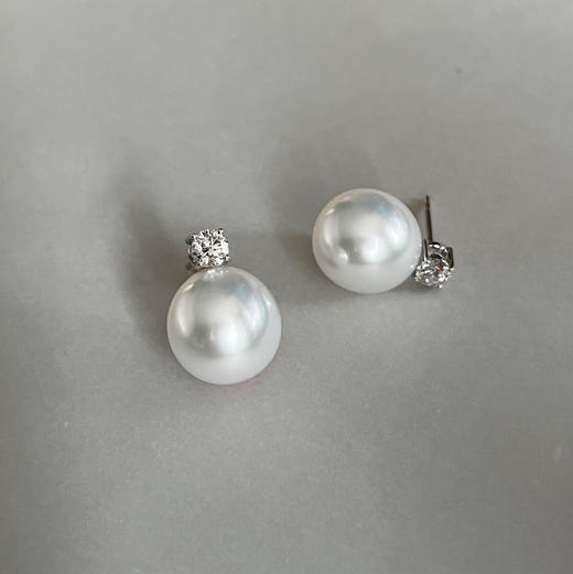 CLASSIC系列 18K镶钻石和南洋珍珠 耳钉 商品图1