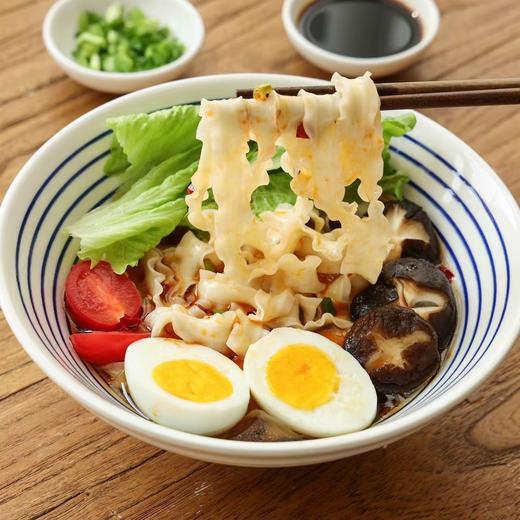 【米面精选】台湾廟街仔关庙面 台南百年历史特色美食 与凤梨 竹笋并称为“关庙三宝” 传统工艺 手打日晒 久煮不软烂 Q弹筋道爽滑 独特麦香 温和养胃 商品图2