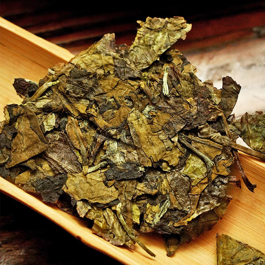 秋冬必备【福鼎白茶】【春水花香】2018年春寿眉大毫茶 ，七年标准化干仓储存；白茶不炒制，柔和更健康，源自正宗福鼎白茶喝的放心！300克/饼 8饼/提 商品图4