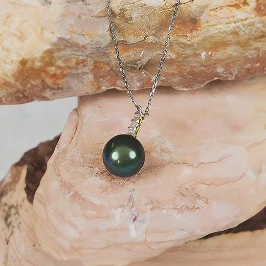 【现货】18K金黑珍珠项链三钻镶嵌王妃款黑珍珠项链【尺寸8mm】  【一物一证书】 商品图2