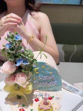 蛋糕真不错，味道特别好，外观超漂亮