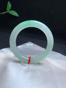 612455，57.5甜绿底圆条，清新甜绿底色，甜美秀气 ，条形刚刚好