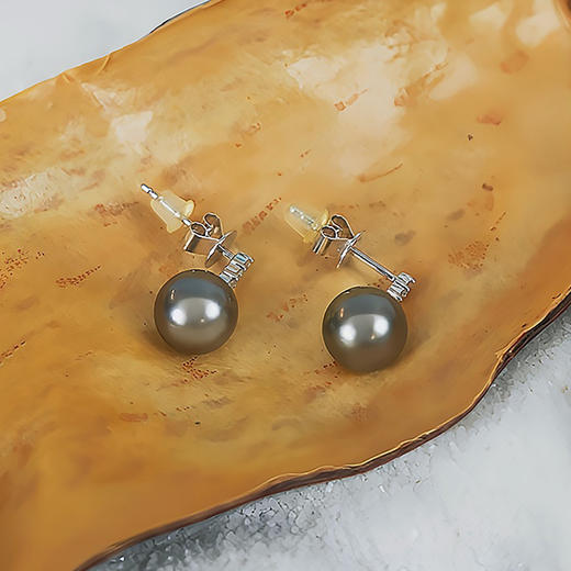 【现货】18K金黑珍珠耳钉戴妃款镶钻黑珍珠气质耳饰【尺寸8.5mm】  【一物一证书】 商品图1