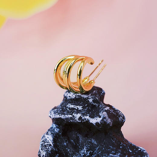 【现货】  足金999 5D工艺 耳饰大嫂同款三环C形耳钉【金重约2.42g】  【一物一广州省检标签】 商品图1