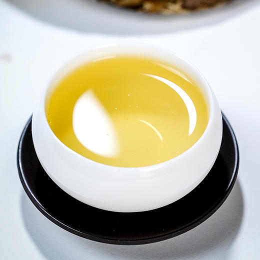 秋冬必备【福鼎白茶】【春水花香】2018年春寿眉大毫茶 ，七年标准化干仓储存；白茶不炒制，柔和更健康，源自正宗福鼎白茶喝的放心！300克/饼 8饼/提 商品图8