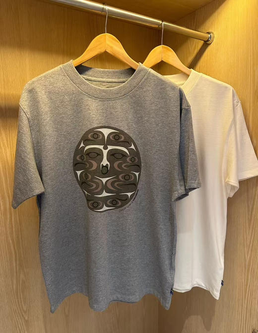 原单正品北极狐情侣款短袖  全棉材质 胸前水印图案  这个厚度属于春夏款  棉质很舒服 吸汗透气 ~
两个色，尺码S-XL 商品图6