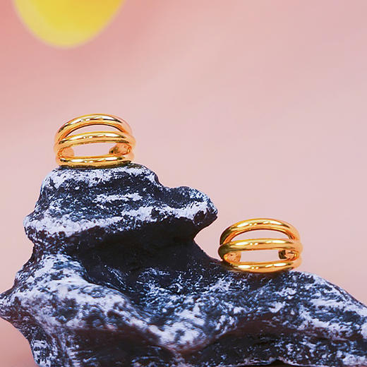 【现货】  足金999 5D工艺 耳饰大嫂同款三环C形耳钉【金重约2.42g】  【一物一广州省检标签】 商品图2