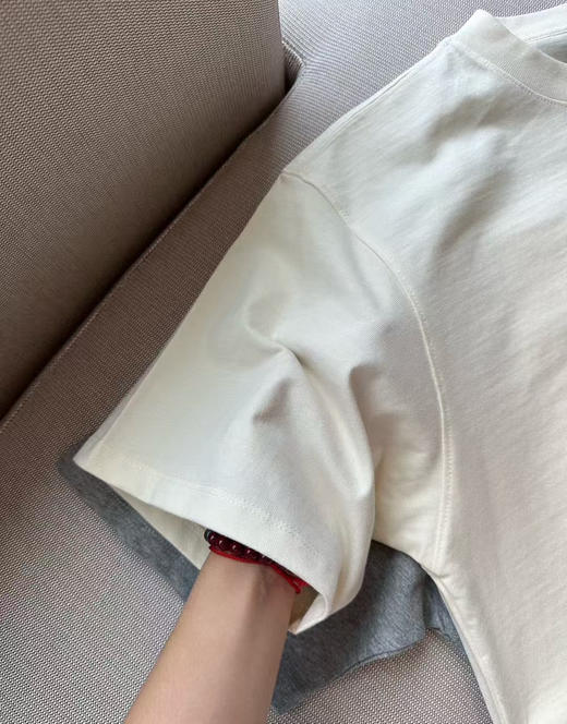 原单正品北极狐情侣款短袖  全棉材质 胸前水印图案  这个厚度属于春夏款  棉质很舒服 吸汗透气 ~
两个色，尺码S-XL 商品图9