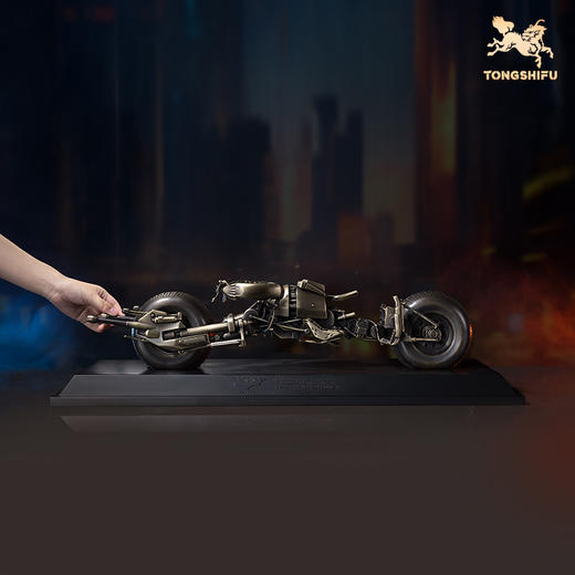 铜师傅 正版授权 DC蝙蝠侠系列《蝙蝠侠摩托战车》限量客厅铜摆件 商品图3