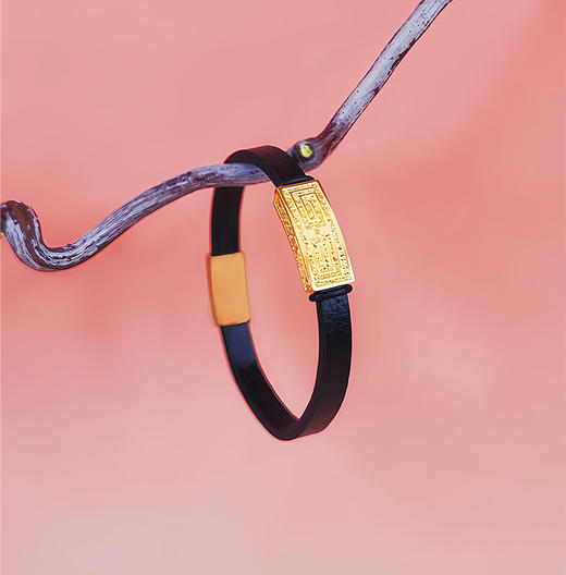 【现货】  足金999 5D工艺 宽面回纹手链男女同款配黑色皮绳【金重约2.58g】  【一物一广州省检标签】 商品图1