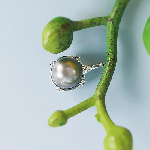 【现货】18K金黑珍珠吊坠经典钻石背镶潮流款【尺寸9.2mm】  【一物一证书】 商品图1