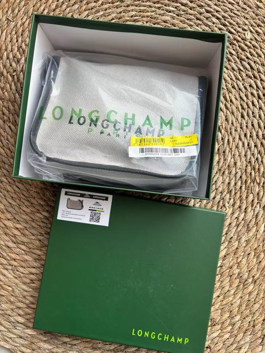 外贸原单正品珑骧豆腐小方包，全套礼盒包装
它既能装又不容易过时，兼具流行与环保，通勤、逛街、度假都能背，拥有一个小方包就能装下你的日常用品~ 商品图1