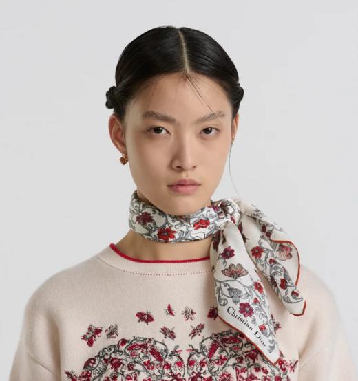 D家官网新款春季女士爱心蝴蝶真丝方巾 商品图0