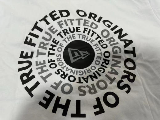 正品纽亦华 印花短袖 
男女同款 胸前字母印花 袖子品牌logo刺绣 简约大方
黑白两色 尺码M L XL 商品图5