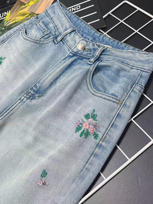 重工刺绣～【春上新】W301侧边刺绣花朵窄版直筒牛仔阔腿裤-喜出 商品图2