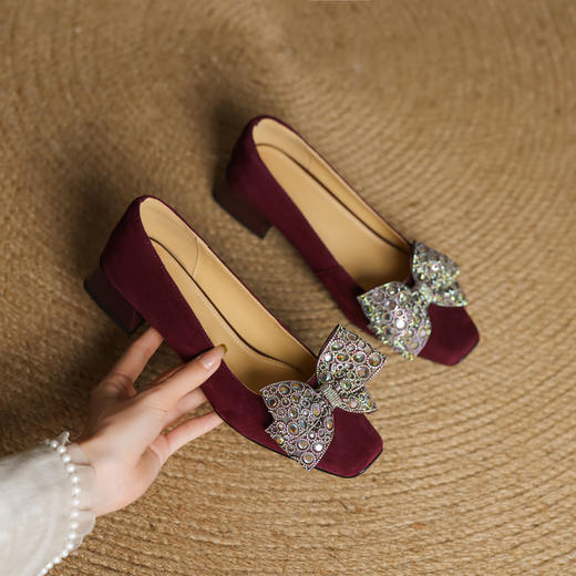 【预售5天】法式复古羊翻绒蝴蝶结方头单鞋春秋季新款中跟女鞋QCNX&75-2 商品图0