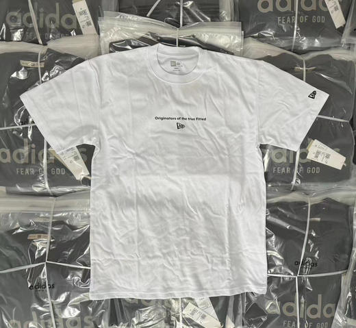 正品纽亦华 印花短袖 
男女同款 胸前字母印花 袖子品牌logo刺绣 简约大方
黑白两色 尺码M L XL 商品图3