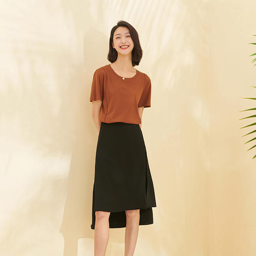 21826  INANDON 设计感不规则下摆半裙 商品图3