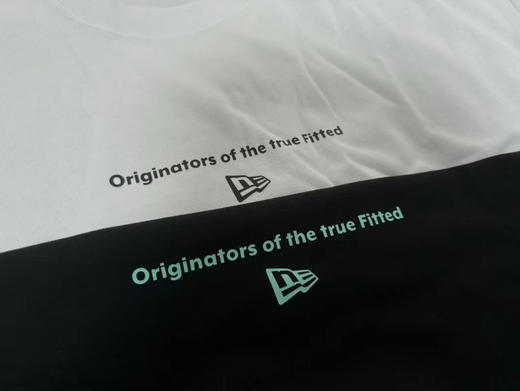 正品纽亦华 印花短袖 
男女同款 胸前字母印花 袖子品牌logo刺绣 简约大方
黑白两色 尺码M L XL 商品图6