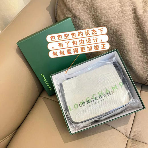 外贸原单正品珑骧豆腐小方包，全套礼盒包装
它既能装又不容易过时，兼具流行与环保，通勤、逛街、度假都能背，拥有一个小方包就能装下你的日常用品~ 商品图9